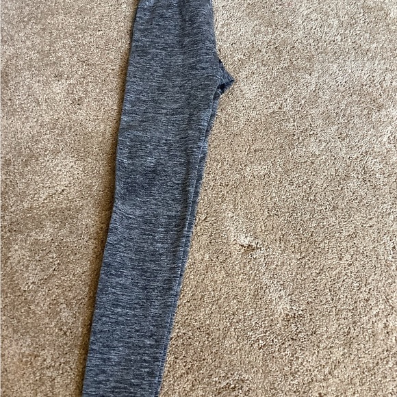 I’m selling grey leggings. - Picture 4 of 6